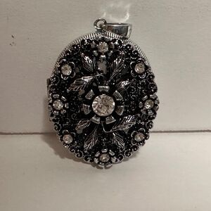 Vtg Floral Oval Photo Locket Pendant SilverTone & Black Metal Rhinestone  1 7/8”
